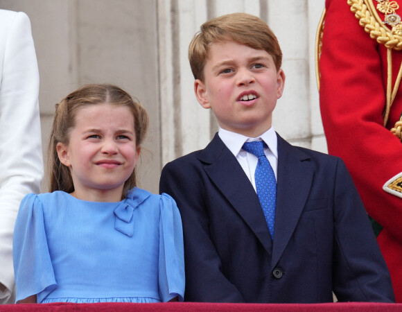 La princesse Charlotte de Cambridge, le prince George - Les membres de la famille royale regardent le défilé Trooping the Colour depuis un balcon du palais de Buckingham à Londres lors des célébrations du jubilé de platine de la reine le 2 juin 2022. 