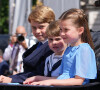 Le prince George de Cambridge, le prince Louis et la princesse Charlotte - Les membres de la famille royale regardent le défilé Trooping the Colour depuis un balcon du palais de Buckingham à Londres lors des célébrations du jubilé de platine de la reine. 