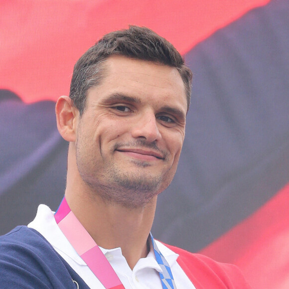 Florent Manaudou médaille d'argent en 50 m nage libre aux Jeux Olympique de Tokyo 2020 assiste au Live des Jeux dans les Jardins du Trocadero à Paris, France, le 7 août 2021. © Panoramic/Bestimage