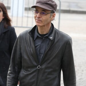 Jean-Jacques Goldman lors des obsèques de Véronique Colucci au cimetière communal de Montrouge, le 12 avril 2018.