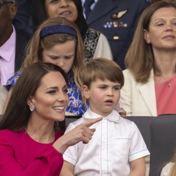 Kate Middleton, le prince Louis, la princesse Charlotte, Mike Tindall, sa fille Mia Grace - Jubilé de platine de la reine Elisabeth II d'Angleterre à Bukingham Palace à Londres, le 5 juin 2022. 