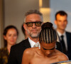 Vincent Cassel et sa femme Tina Kunakey à la sortie de l'hôtel "Martinez" lors du 75e Festival International du Film de Cannes, le 23 mai 2022. 