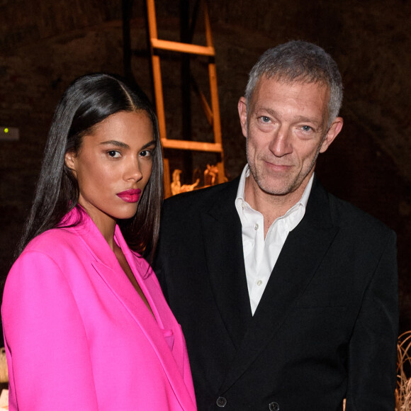Tina Kunakey et son mari Vincent Cassel - Les célébrités au dîner "Valentino" lors de la 59e Biennale de Venise.