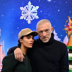 Vincent Cassel et sa femme Tina Kunakey - Les célébrités fêtent Noël à Disneyland Paris en novembre 2021. © Disney via Bestimage