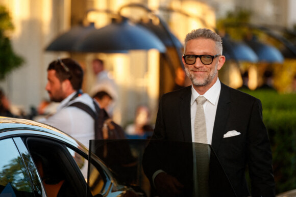 Vincent Cassel à la sortie de l'hôtel "Martinez" lors du 75e Festival International du Film de Cannes, le 23 mai 2022.
