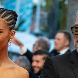 Tina Kunakey et son mari Vincent Cassel - Montée des marches du film "Les crimes du futur" lors du 75e Festival de Cannes. Le 23 mai 2022. © Olivier Borde / Bestimage