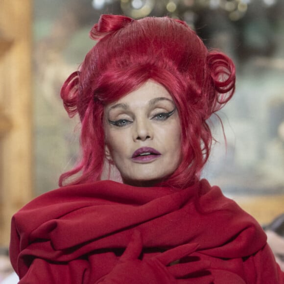 Arielle Dombasle a participé au défilé de mode Maitrepierre, collection automne-hiver 2022/2023, à l'Académie du Climat. Paris, le 6 mars 2022.