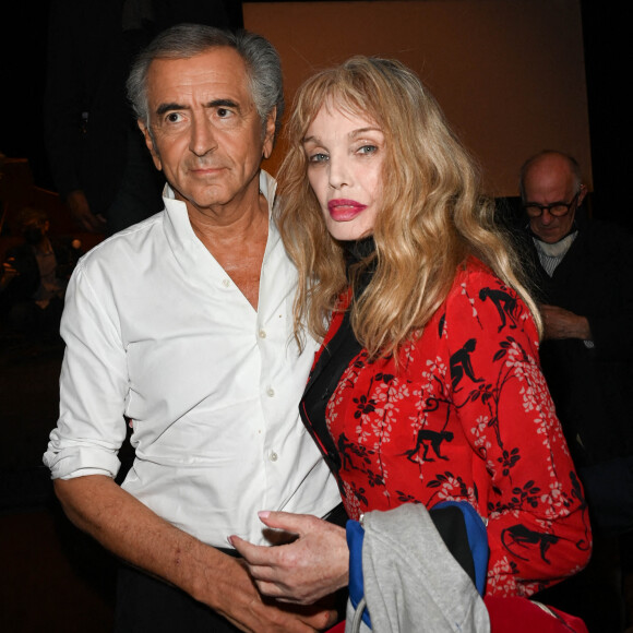 Bernard-Henri Lévy et Arielle Dombasle - Les personnalités assistent au meeting de solidarité "SOS Ukraine" de Bernard-Henri Lévy (BHL) au théâtre Antoine à Paris. © Coadic Guirec / Bestimage 