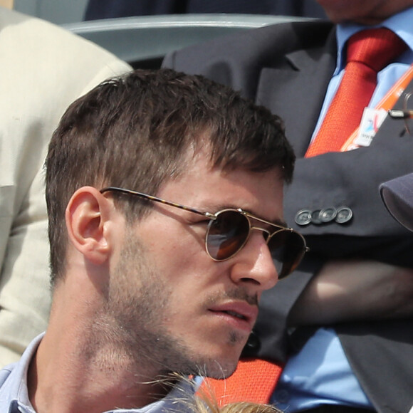 Gaspard Ulliel et sa compagne Gaëlle Pietri dans les tribunes des Internationaux de Tennis de Roland Garros à Paris le 7 juin 2017 © Cyril Moreau-Dominique Jacovides/Bestimage 