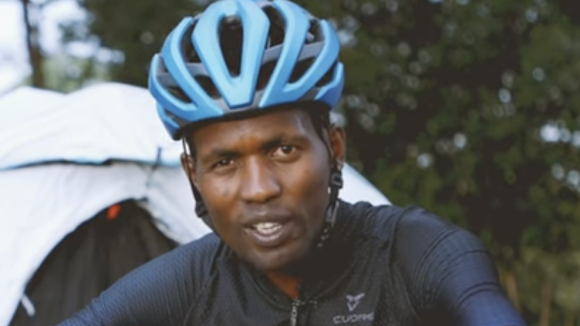Mort de Suleiman Kangangi (33 ans) : la star du cyclisme succombe à ses blessures après une terrible chute