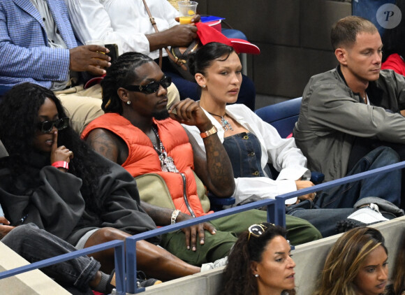 Serena Williams - Les célébrités assistent à la victoire de Serena Williams lors de l'US Open à New York face à la Monténégrine D.Kovinic en deux sets (6-3, 6-3), le 29 août 2022. L'Américaine de 40 ans, qui devrait prendre sa retraite à l'issue du tournoi, portait 400 diamants incrustés sur son bandeau, sa tenue et ses sneakers. Son époux A.Ohanian, sa fille Olympia, B.Hadid, S.Lee, L.Vonn, l'ancien président des Etats-Unis B.Clinton, A.Wintour étaient venus l'applaudir.