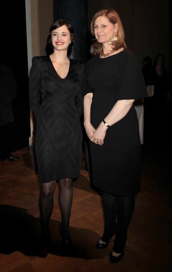 La ravissante Eva Green, aux côtés de Sarah Brown, à l'occasion des Evening Standard British Film Awards, au Movieum de County Hall, à Londres, le 8 février 2010.