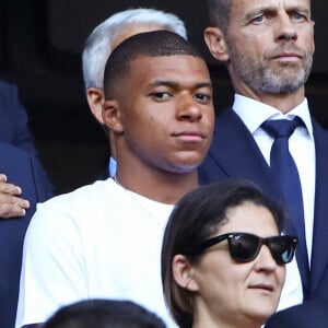 Kylian Mbappé et sa maman Fayza Lamari - Finale de la coupe du monde féminine de football, USA vs Pays Bas à Lyon le 7 juillet 2019. Les Etats-Unis ont remporté la finale sur le score de 2 à 0. © Gwendoline Le Goff/Panoramic/Bestimage