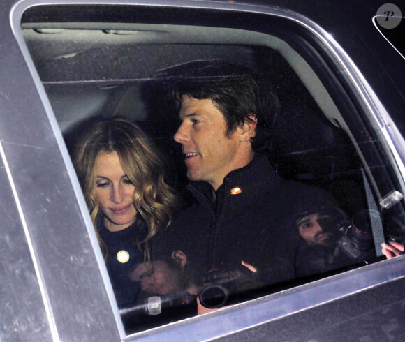 Julia Roberts et son mari Daniel Moder ont dîné au restaurant Nobu à Los Angeles le 8 février 2010