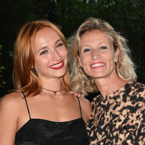 Chloé Jouannet et sa mère Alexandra Lamy - 1er Cocktail des nommés du Festival de la fiction de La Rochelle dans l'hôtel particulier de la SACD à Paris© Coadic Guirec/Bestimage