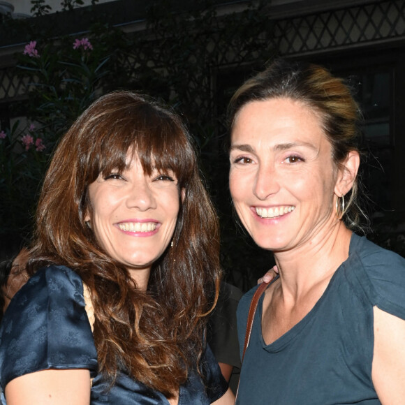Mélanie Doutey et Julie Gayet - 1er Cocktail des nommés du Festival de la fiction de La Rochelle dans l'hôtel particulier de la SACD à Paris le 1er septembre 2022. © Coadic Guirec/Bestimage
