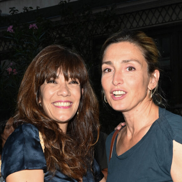 Mélanie Doutey et Julie Gayet - 1er Cocktail des nommés du Festival de la fiction de La Rochelle dans l'hôtel particulier de la SACD à Paris le 1er septembre 2022. © Coadic Guirec/Bestimage