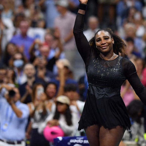 Serena Williams fait ses adieux au tennis après son élimination au troisième tour par A.Tomljanovic (7-5, 6-7 (4/7), 6-1)à l'US Open sur le court Arthur-Ashe à New York City, New York, Etats-Unis, le 2 septembre 2022. © Antoine Couvercelle/Panoramic/Bestimage 