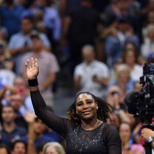 Serena Williams fait ses adieux au tennis après son élimination au troisième tour par A.Tomljanovic (7-5, 6-7 (4/7), 6-1)à l'US Open sur le court Arthur-Ashe à New York City, New York, Etats-Unis, le 2 septembre 2022. © Antoine Couvercelle/Panoramic/Bestimage 