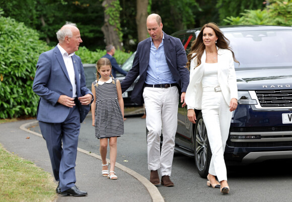 Le prince William et Kate Middleton et la princesse Charlotte de Cambridge visitent l'association "SportsAid House" en marge des Jeux du Commonwealth de Birmingham, le 2 août 2022.
