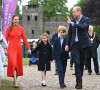 Le prince William et Kate Middleton, accompagnés de leurs enfants, le prince George et la princesse Charlotte, en visite au château de Cardiff, Royaume Uni. 