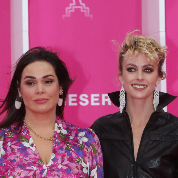 Lola Dewaere et Sara Mortensen au photocall de la cérémonie d'ouverture de la 5ème saison du festival International des Séries "Canneseries" à Cannes, France, le 1er avril 2022. © Denis Guignebourg/BestImage 
