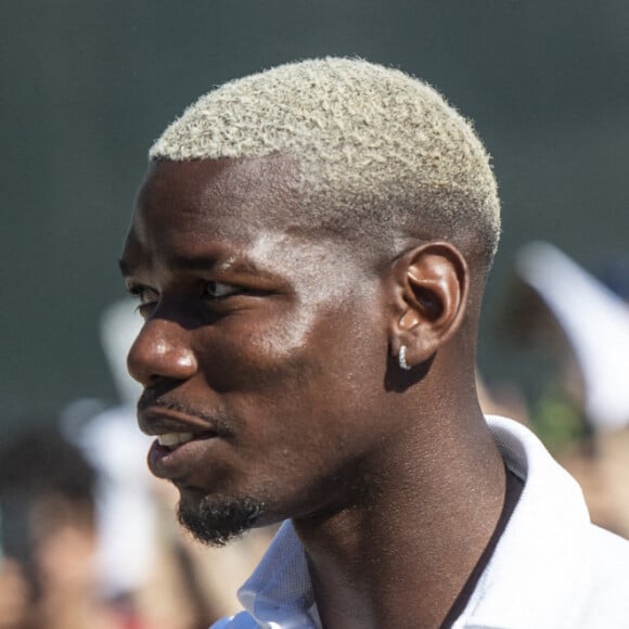 Paul Pogba arrive dans un centre médical de Turin avant de jouer avec la Juventus. 