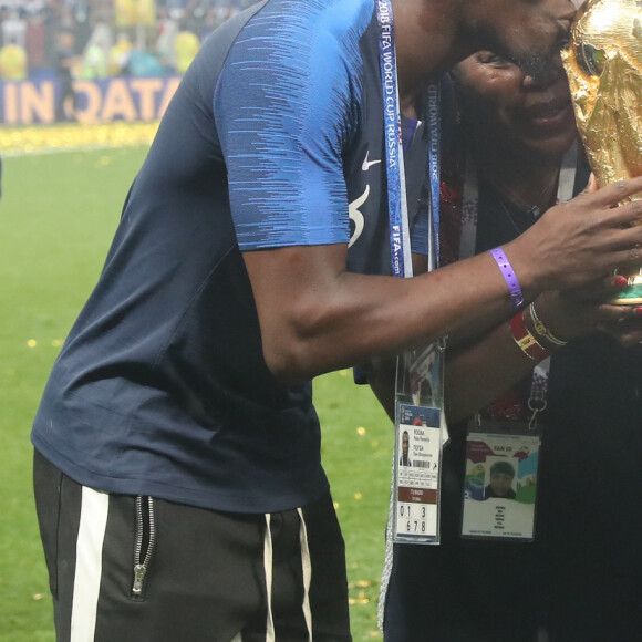 Paul Pogba avec sa mère Yeo et ses frères Florentin Pogba et Mathias Pogba - Finale de la Coupe du Monde de Football 2018 en Russie à Moscou, opposant la France à la Croatie (4-2) le 15 juillet 2018 © Cyril Moreau/Bestimage 