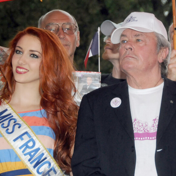 Alain Delon et miss France 2012 DElphine Wespiser en Ukraine pour le festival du film de Siren, "les lilas de Kharkiv"
