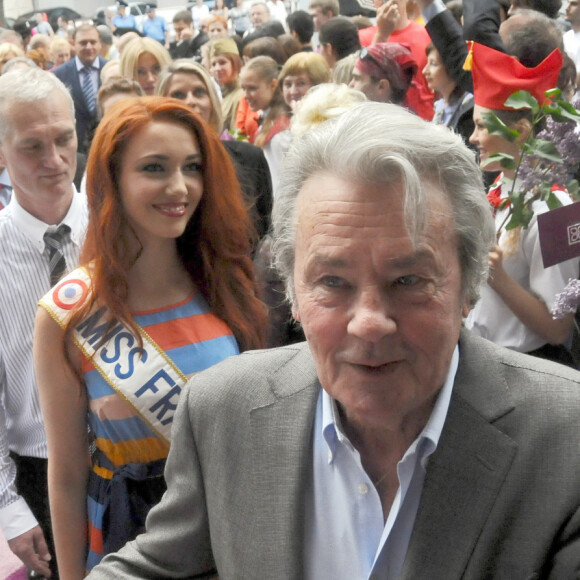Alain Delon et miss France 2012 DElphine Wespiser en Ukraine pour le festival du film de Siren, "les lilas de Kharkiv"