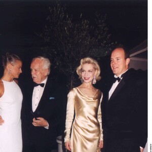Lynn Ayatt, prince Albert Rainier, et la princesse Stéphanie au bal de la Croix rouge en 1999