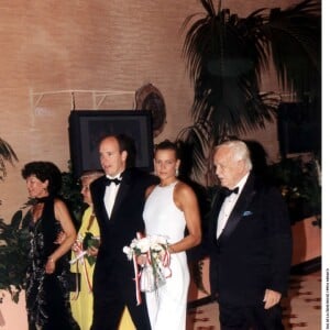 Prince Albert Rainier et la princesse Stéphanie au bal de la Croix rouge en 1999