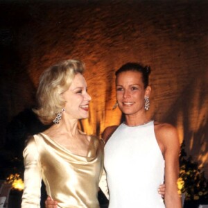 Lynn Ayatt et la princesse Stéphanie au bal de la Croix rouge en 1999