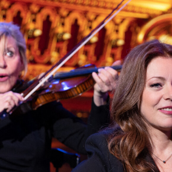 Isabelle Boulay et Chantal Ladesou - Tournage de l'émission "La Fine Equipe de Pierre Palmade", diffusée le 25 juin sur France 2 © Cyril Moreau-Tiziano Da Silva / Bestimage. 