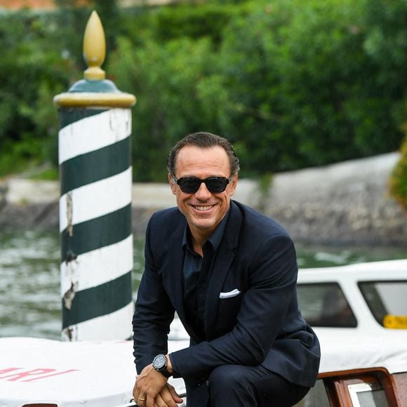 Stefano Accorsi - Les célébrités arrivent au Lido pour le 79 ème festival international du film de Venise (31 août - 10 septembre 2022. Mostra). Le 7 septembre 2022. 