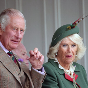 Charles, Camilla Parker Bowles, duchesse de Cornouailles et la princesse Anne lors du Braemar Royal Highland Gathering au Princess Royal and Duke of Fife Memorial Park à Braemar, Royaume Uni, le 3 septembre 2022.