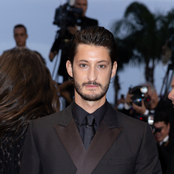 Pierre Niney - Montée des marches du film " Mascarade " lors du 75ème Festival International du Film de Cannes. Le 27 mai 2022 © Olivier Borde / Bestimage 
