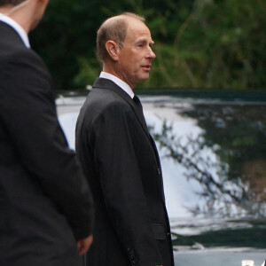 Prince Edward, comte de Wessex - La famille royale d'Angleterre à son arrivée à la messe en l'honneur de la reine Elisabeth II d'Angleterre en l'église Crathie Kirk à Balmoral. Le 10 septembre 2022 