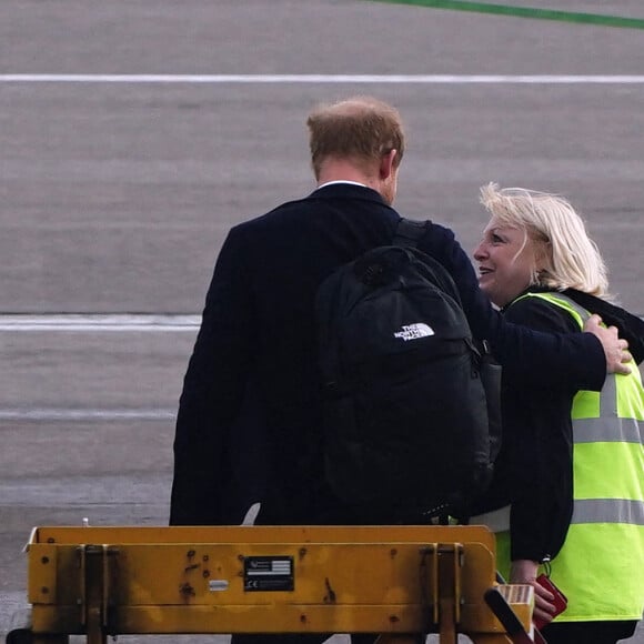 Le prince Harry, duc de Sussex, arrive à l'aéroport de Aberdeen, au lendemain du décès de la reine Elisabeth II d'Angleterre au château de Balmoral. Le 9 septembre 2022 