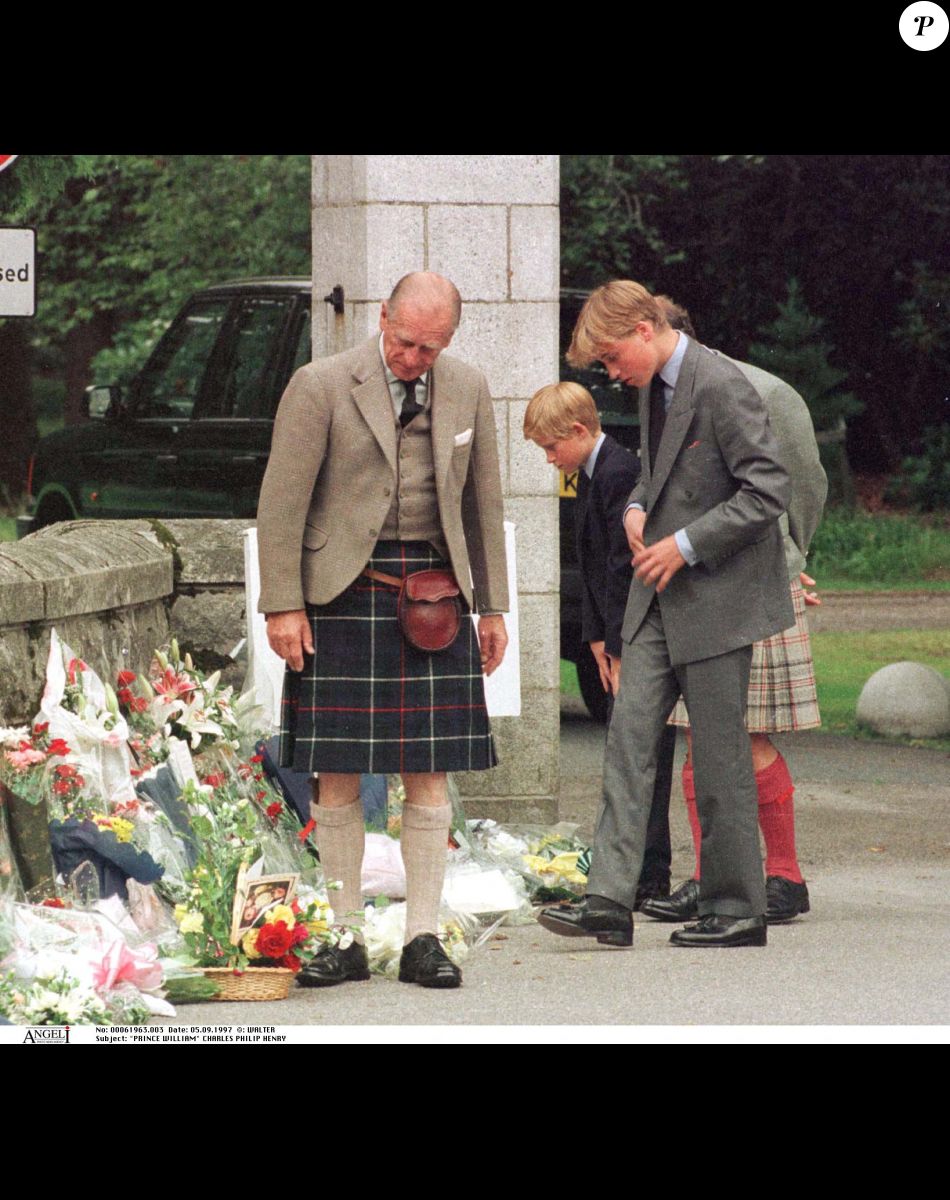 Le Prince William et le Prince Harry à Balmoral, après la mort de leur mère Diana
