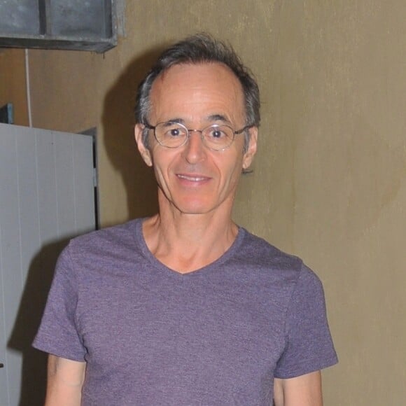 Jean-Jacques Goldman - Vente aux enchères à l'occasion du 20ème anniversaire du spectacle "Les Vendanges du Coeur" à Ouveillan, près de Narbonne (Aude) au profit des "Restos du Coeur".