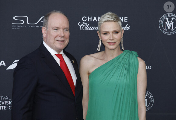 Le prince Albert II de Monaco et la princesse Charlène de Monaco au photocall de la cérémonie d'ouverture de la 61ème édition du Festival de Télévision de Monte-Carlo. © Denis Guignebourg/Bestimage