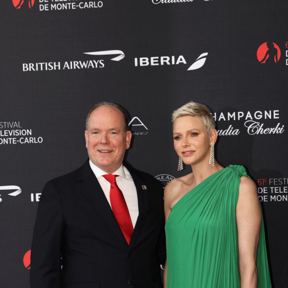 Le prince Albert II et la princesse Charlène de Monaco - 73ème Gala de la Croix-Rouge Monégasque qui avait lieu pour la première fois sur les Terrasses du Soleil, entre la façade magistrale de l'Opéra Garnier Monte-Carlo et la mer Méditerrannée à Monaco, le 18 juillet 2022. © Claudia Albuquerque/Bestimage 