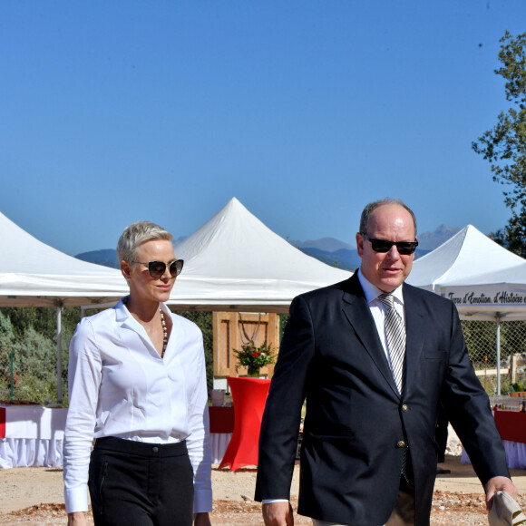 La princesse Charlène de Monaco devient présidente de la SPA, lors de l'annonce faite à l'occasion de la pose de la première pierre du futur refuge de la SPA de Peille, près du Mont Angel, France, le 12 septemb re 2022. La princesse Charlène de Monaco était accompagné du prince Albert II de Monaco et de M-A.de Massy, présidente de la Société Canine de Monaco. © Bruno Bebert/Bestimage 