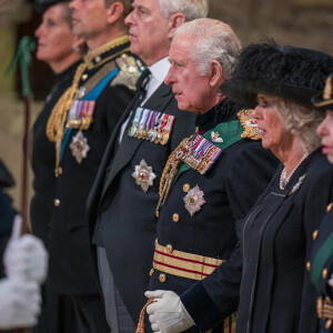Le roi Charles III d'Angleterre, Camilla Parker Bowles, reine consort d'Angleterre, le prince Andrew, duc d'York, la princesse Anne, Tim Laurence, Sophie Rhys-Jones, duchesse de Wessex, le prince Edward, comte de Wessex - Prière pour le décès de la reine Elisabeth II en la cathédrale St Giles d'Édimbourg, Royaume Uni, le 12 septembre 2022. 