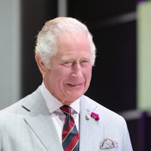 Le prince Charles, prince de Galles, et Camilla Parker Bowles, duchesse de Cornouailles, visitent le nouveau siège social de BBC Wales à Cardiff, Royaume Uni, le 5 juillet 2022. 