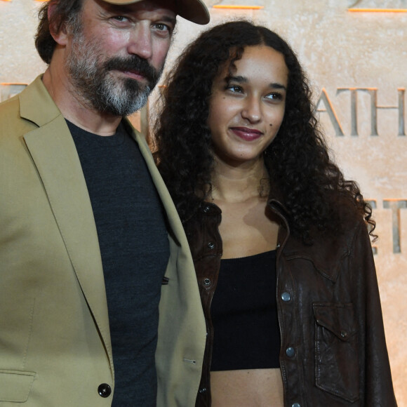 Vincent Perez et sa fille Tess - Avant-première du film "Athena" à la salle Pleyel à Paris