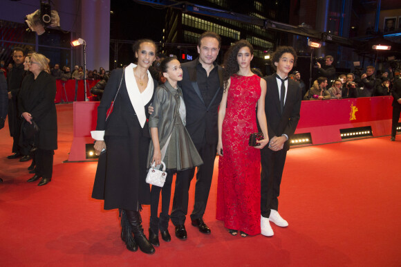 Le réalisateur Vincent Perez avec sa femme Karine Silla et leurs enfants Iman, Tess et Pablo - Première du film "Alone in Berlin" (Seul dans Berlin) au 66ème festival internartional du film de Berlin le 15 février 2016.