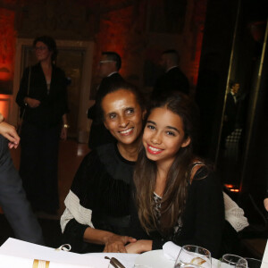 Exclusif - Vincent Pérez, sa femme Karine Silla, leur fille Tess et une amie - Invités et familles - Vingt-troisième édition du Bal au Palais de Chaillot à Paris, le 28 novembre 2015.© Le Bal/Jacovides/Borde/Moreau/Bestimage