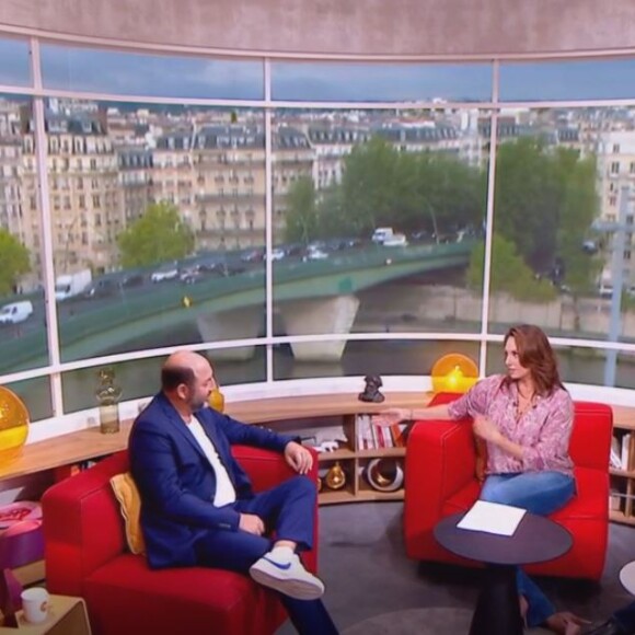 Kad Merad face à Julia Vignali et Thomas Sotto dans "Télématin", le 14 septembre 2022, sur France 2